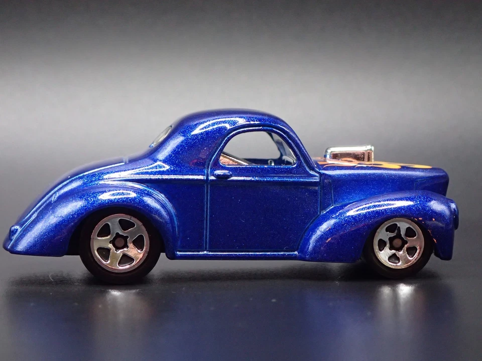 1941 41 Willys Coupé Blu Raro 1:64 Scala da Collezione Diorama Modellino Auto - Immagine 3 di 4