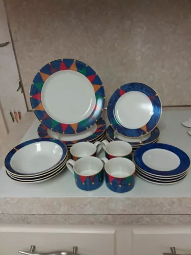 20 Piece Set Troubadour by Signature Multi-color Geometric Rim Service for 4