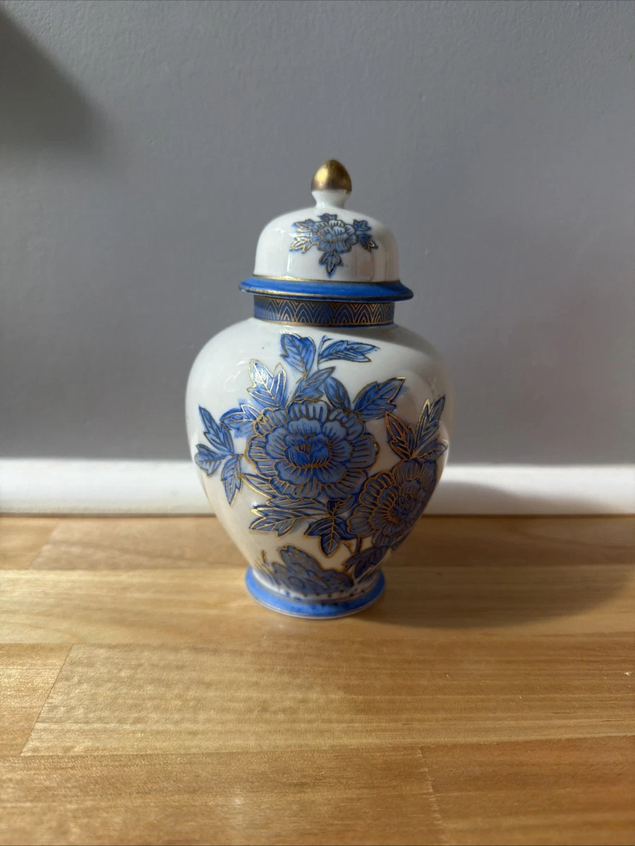 Blue And White Jar In Collectible Japanese Vases & Jars (1900-Now