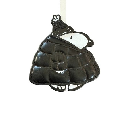 新品　ケイトスペード ピーナッツ　スヌーピー パファーキーファブ　チャーム Peanuts X Kate Spade Snoopy Puffer Bag Charm Key Chain Fob | eBay
