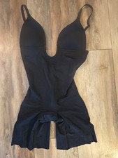 SPANX Suit Your Fancy Shaping Plunge Low Back Thigh Bodysuit S/CH/P Black READ