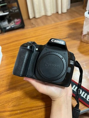 Canon EOS 30D Digital SLR Camera with EF Mount Lens Cap Excellent Condition
