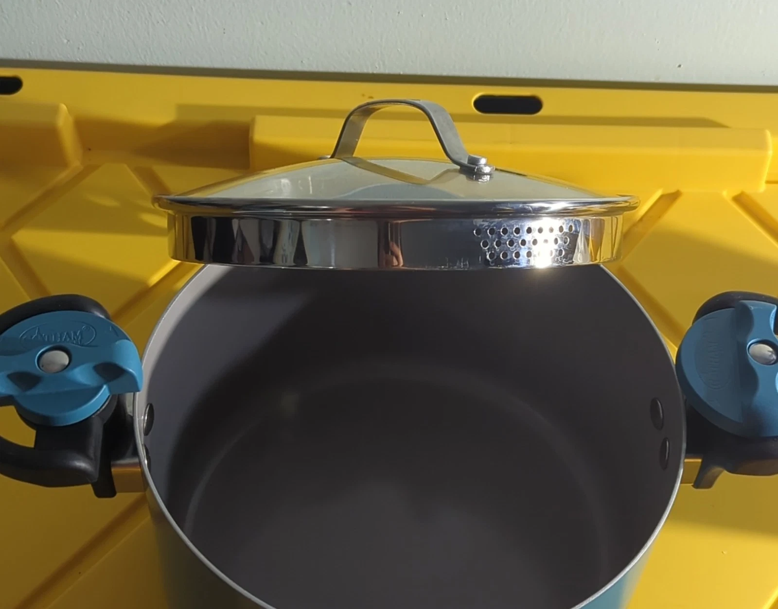Gotham Steel 5.0 qt Non-Stick Stockpot with Lid, Blue Metal, Easy Clean, Round
Opens in a new window