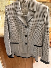 LeSuit Woman s 12 Suit. Skirt and Jacket. Black/White power suit