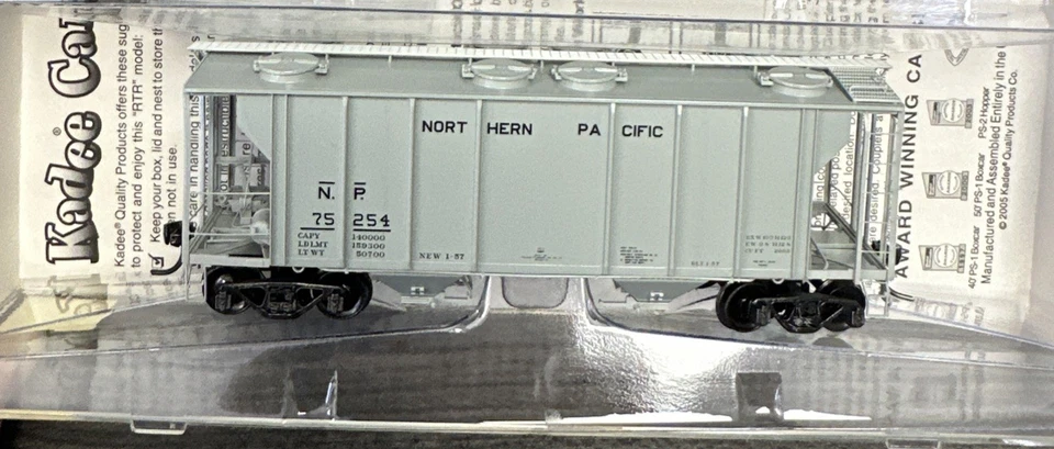 Kadee Cars HO Scale #8316 PS-2 2 Bay Covered Hopper Northern Pacific NIB - Image 3 of 3