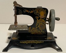 Vintage Lindstrom "Little Miss" Toy Sewing Machine circa 1936 Hand crank