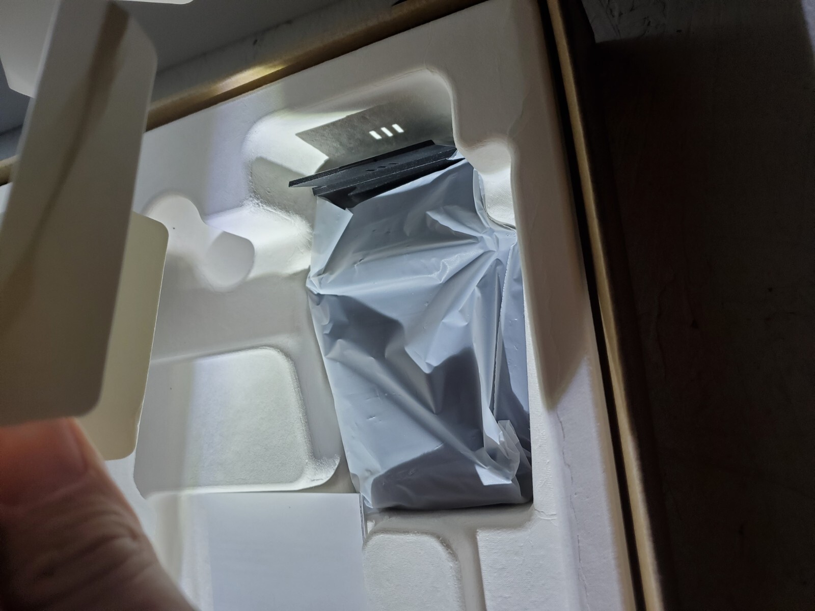 Brookstone PhotoShare Digital Smart Frame WiFi 10.1 HD Touchscreen 8GB