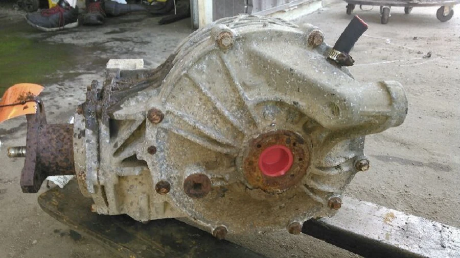 2005-2011 Cadillac STS Rear Differential Carrier Assembly 3.23 Ratio OEM  - Image 3 of 4