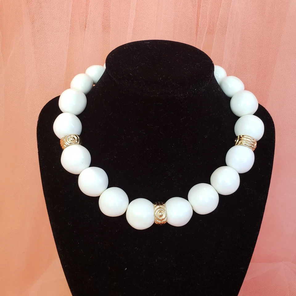 Collar Gargantilla Vintage Pasarela GIVENCHY Blanco y Dorado Cuentas De Gran Tamaño Blanco y Dorado Foto 2 de 4