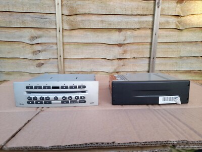 Renault Clio Mk3 Radio + Cd 6 disc Change+ Code 8200357389--A In Silver 