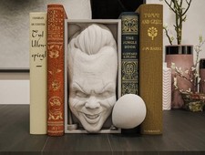 Pennywise Book Nook - IT Horror Bookshelf Decor