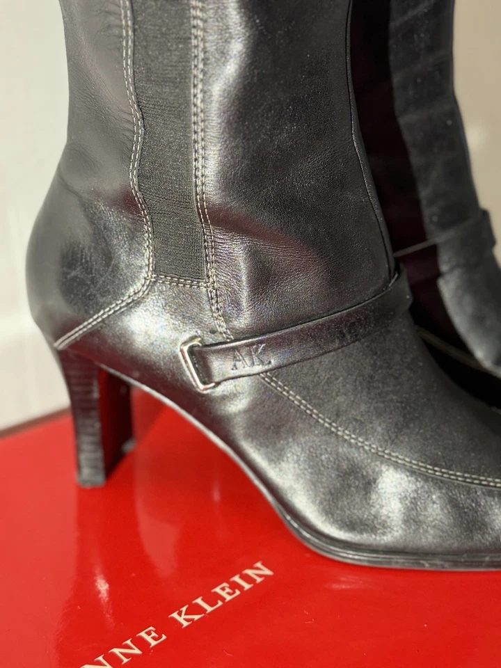 Botas clássicas femininas Anne Klein tamanho 8 com caixa - Imagem 4 de 4