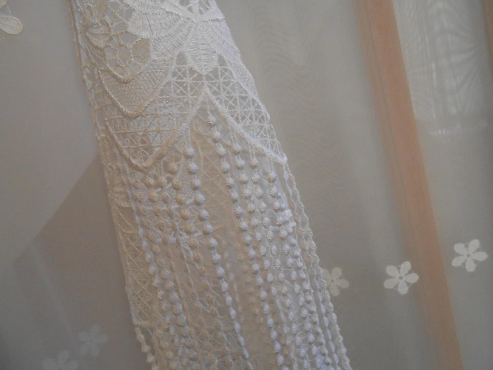 Vintage Deep Lace Fringe Edge Wide Sheer Curtain (Fabric Remnant) W60in - Image 2 of 4