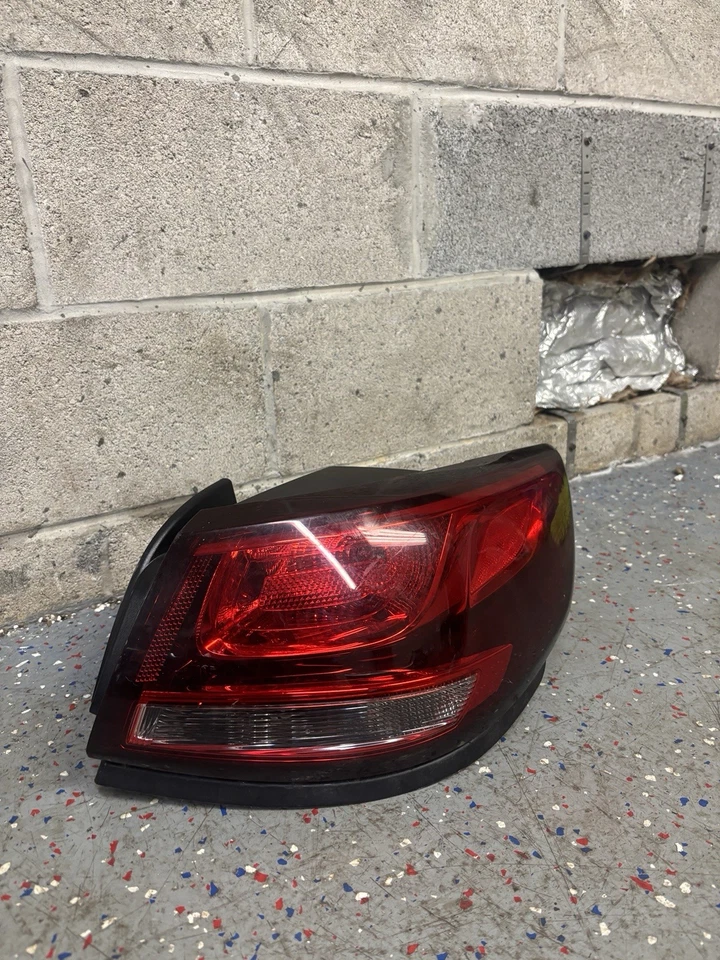 Juego completo de montaje de luces traseras Chevy SS 2014 2015 2016 2017 FABRICANTE DE EQUIPOS ORIGINALES Foto 3 de 4