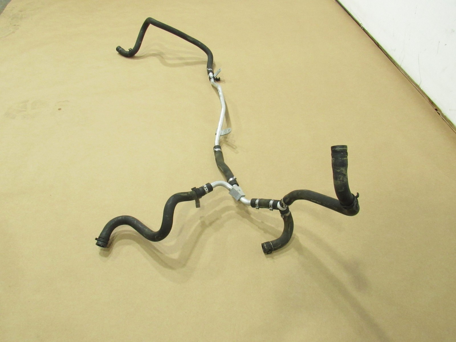 20-23 McLaren GT 2021 4.0L Engine Motor Water Coolant Hose Pipe Line Tube ;:Y