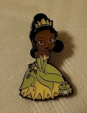 Loungefly: Disney Princess & Pals Blind Box Pin. Tiana & Frog Naveen E1