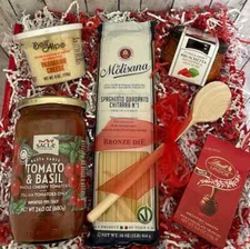 CHRISTMAS PASTA DINNER GIFT BASKET, ITALIAN DINNER GIFT BOX, FAMILY FOOD GIFT