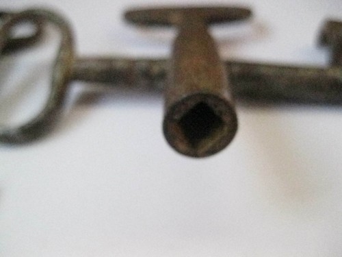 Cast Iron Keys - Skeleton Keys Old Locks & Clock Key - Picture 5 of 9