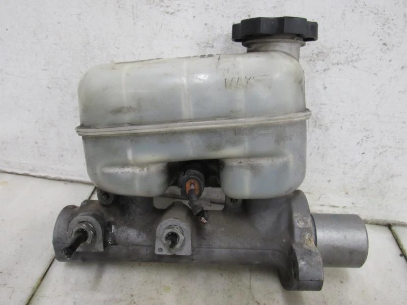 03 04 05 06 07 CHEVY SILVERADO 1500 Master Cylinder OEM - Imagem 2 de 2