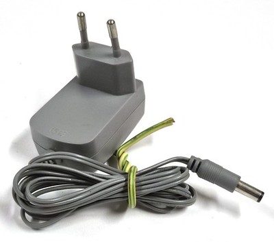 Electrolux SSA-5AP-12 Power Adapter   15V 200mA Europlug   Tested