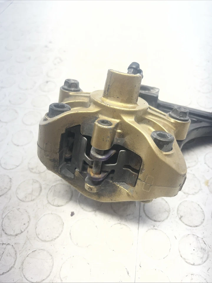Pinza de freno trasera Suzuki GSXR 600 2004-2005 OEM con soporte de montaje OEM Foto 4 de 4