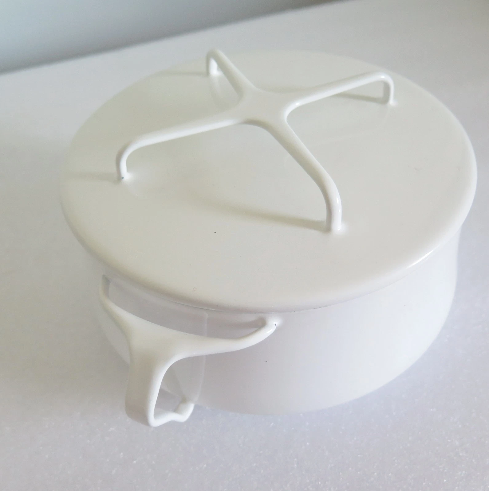 DANSK Kobenstyle JHQ 2 Qt White Enamel 7 1/4” Dutch Oven