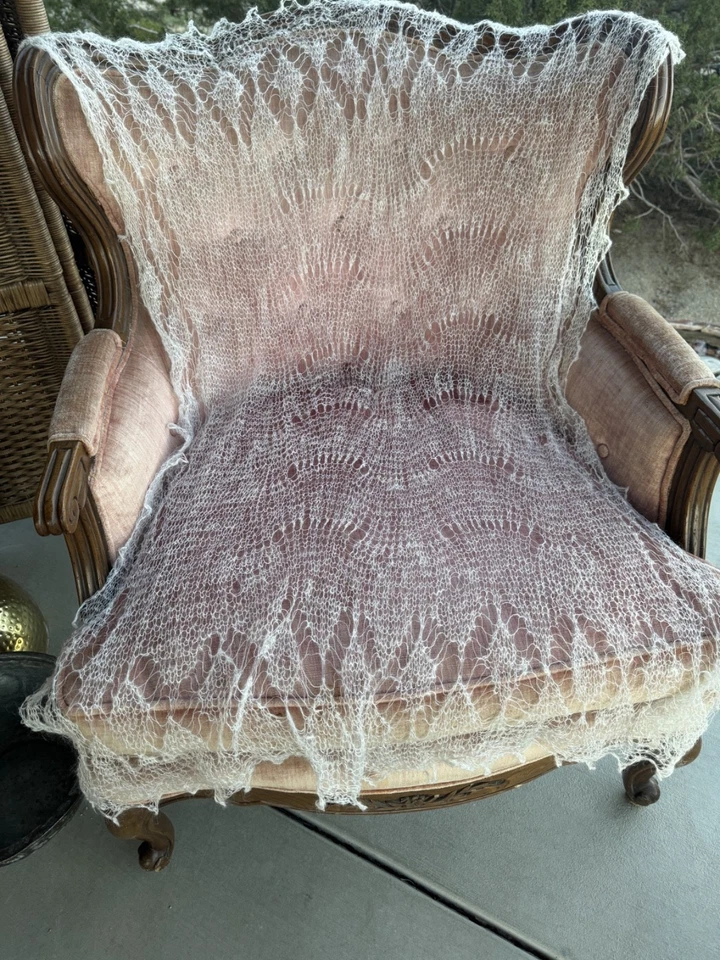 Cachecol quadrado feito à mão com cadarços de mohair branco, noiva, estola, capa, US$ 45 - Imagem 4 de 4