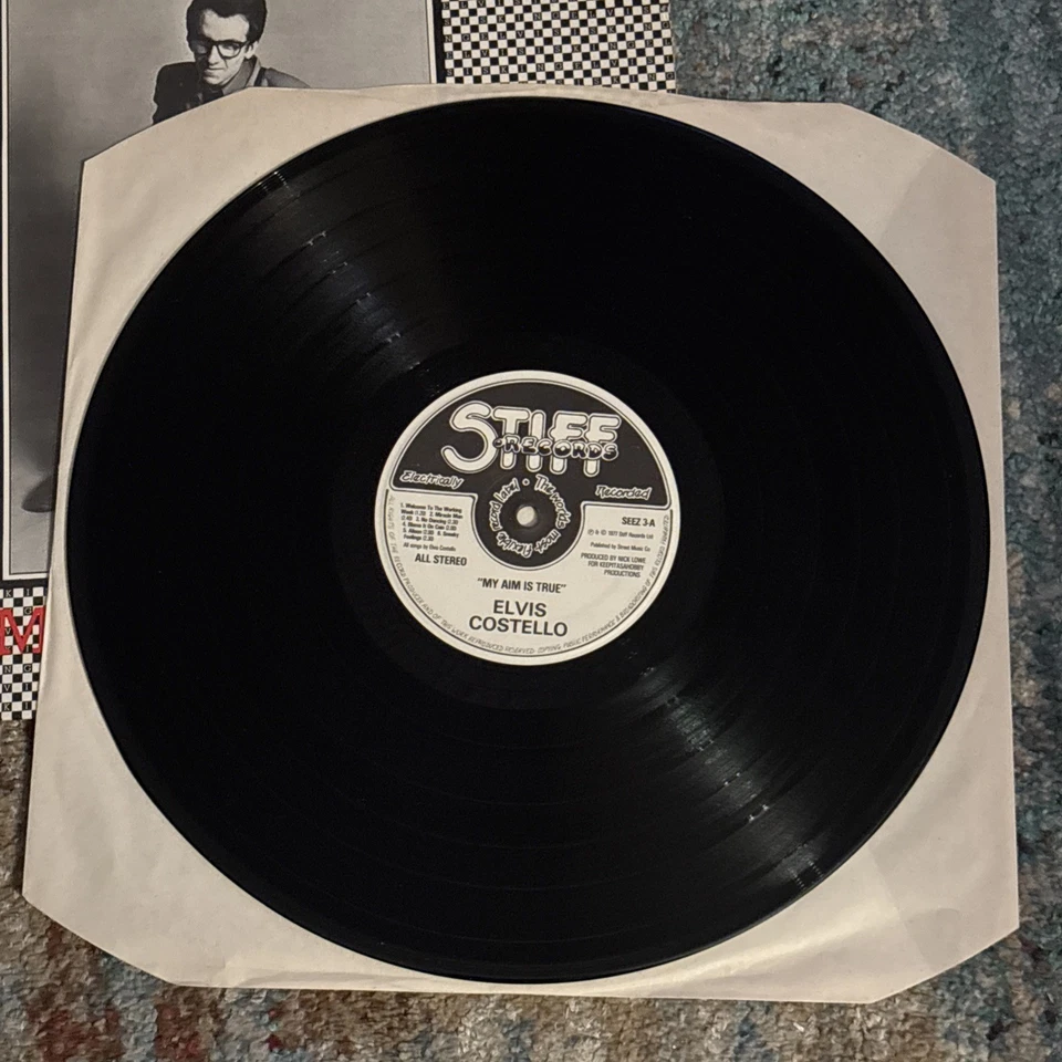 ELVIS COSTELLO - My Aim Is True - Vinyl LP - 1977 UK 1st Press A1/B1 - PINK BACK - Image 3 of 3