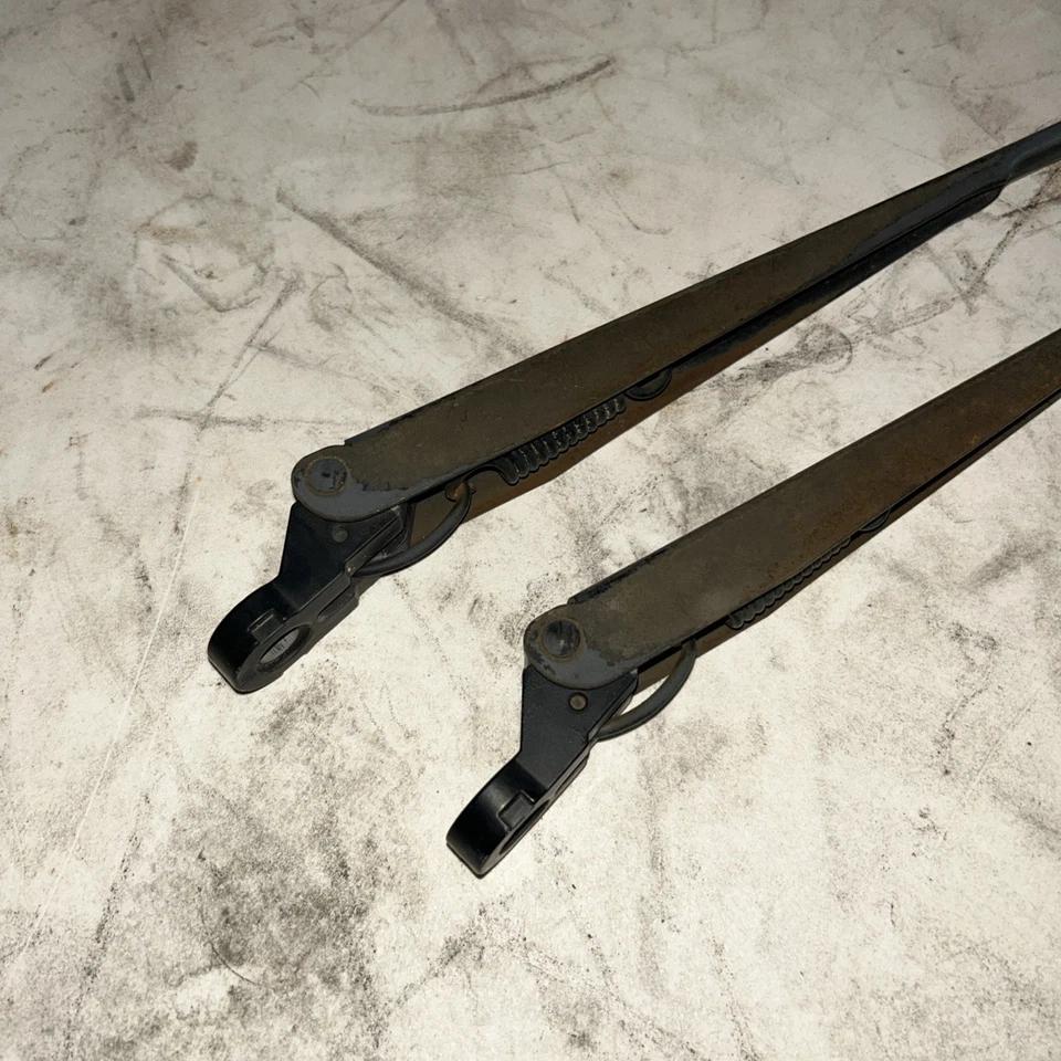 1998-2004 Nissan Xterra Frontier Left& Right  Windshield Wiper Set Pair - Image 4 of 4