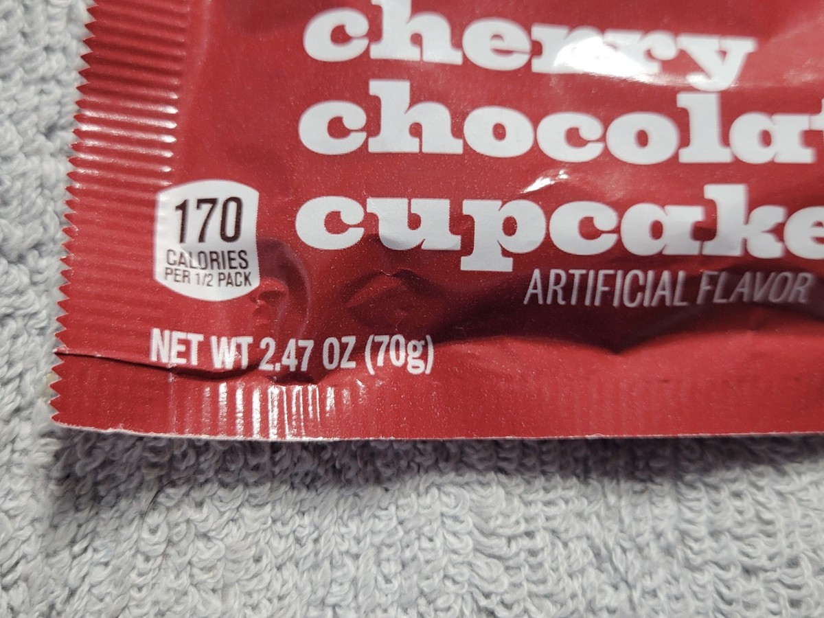 ｍ＆ｍ’ｓ　レッド ドラキュラクッキー/キャンディ　廃盤 M&M's Cherry Chocolate Cupcake Candy 2.47 oz. Limited Edition 2