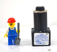 AIRTROL *NOS* Sub Miniature Air Pressure Regulator  R-920-60