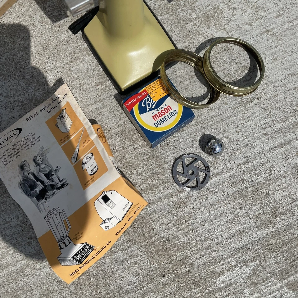 Moedor de Carne Vintage Grind-O-Mat Rival Picador de Alimentos Modelo 303 Caixa Original -LN - Imagem 2 de 4