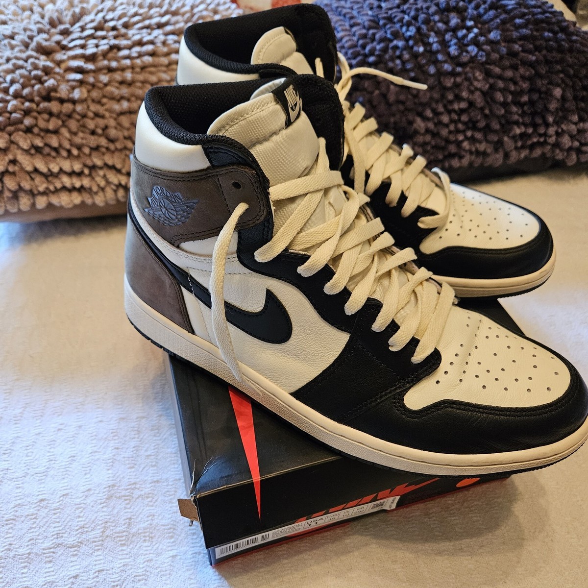 Nike Air Jordan 1 Mocha Retro High OG Sz 11 Mens 555088-105 Nike Air Jordan 1 Mocha Retro High OG Sz 11 Mens 555088-105