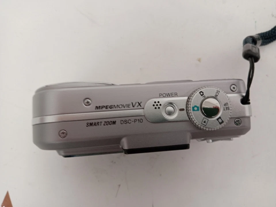 Sony Cyber-shot DSC-P10 5.1MP Digital Camera With Storage Bag Silver-Tone - Image 4 of 4