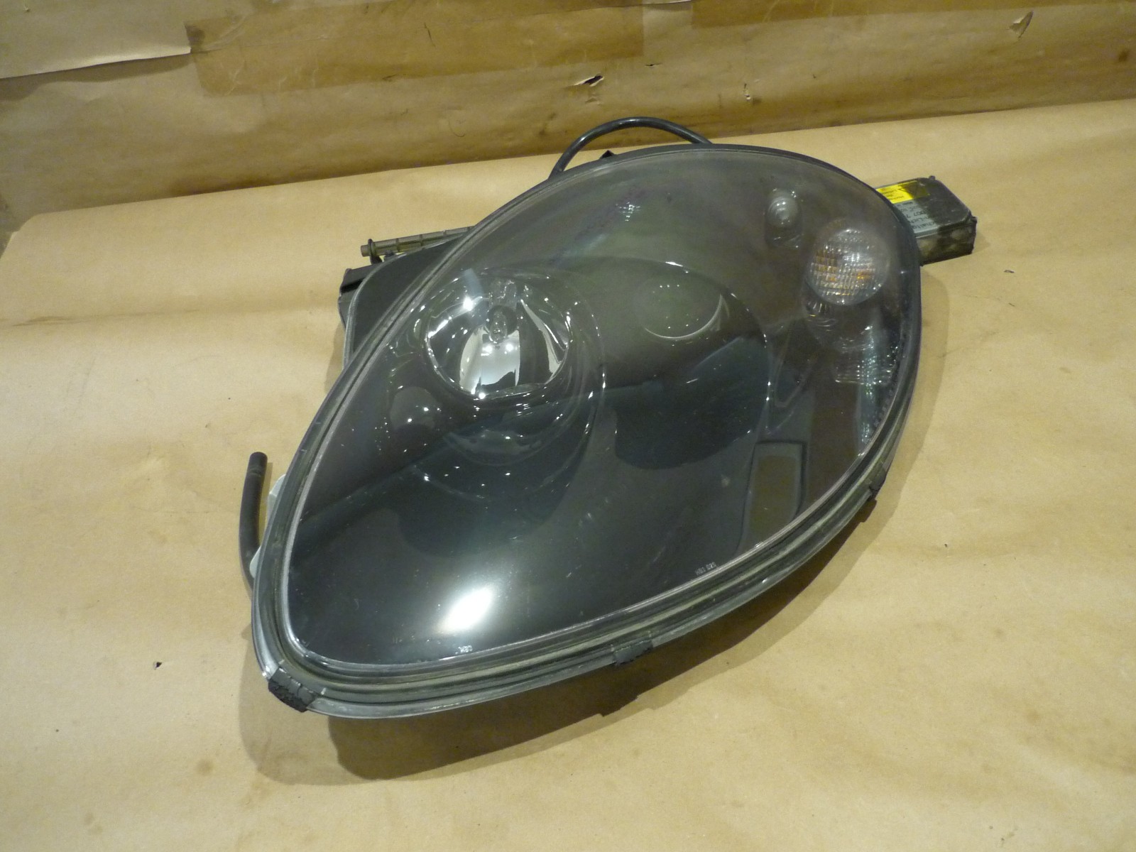 Ferrari 360 - LH Headlight Black -Xenon - LHD - 72001271
