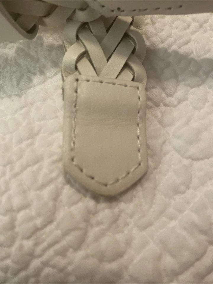 Cinturón para mujer CHICO’S blanco trenzado con hebilla martillada SILVERTONE ajustable Foto 4 de 4