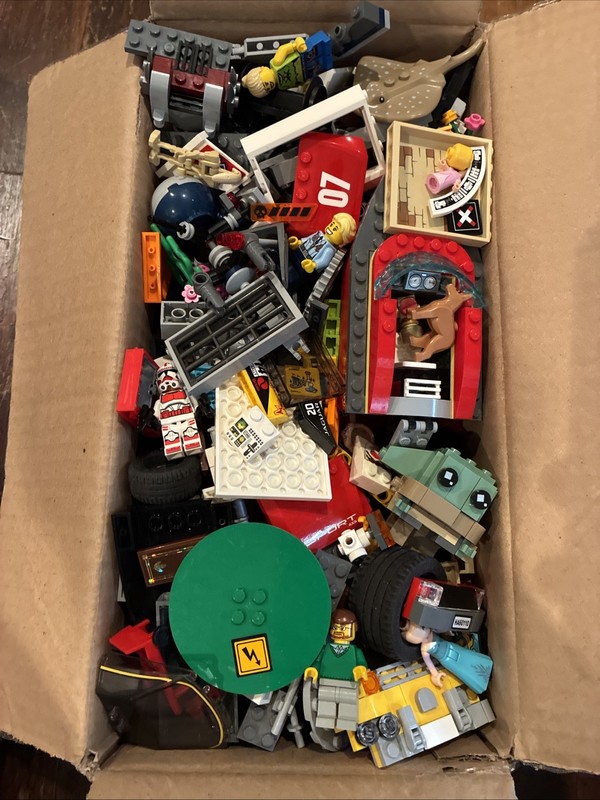 Lego Lot Star Wars And Other Themes Lot Of Minifigures Parts And Pieces