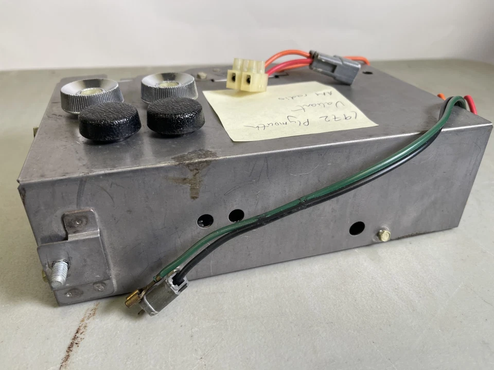 Radio Chrysler Plymouth Valiant AM 1972 2884-750 Foto 3 de 4