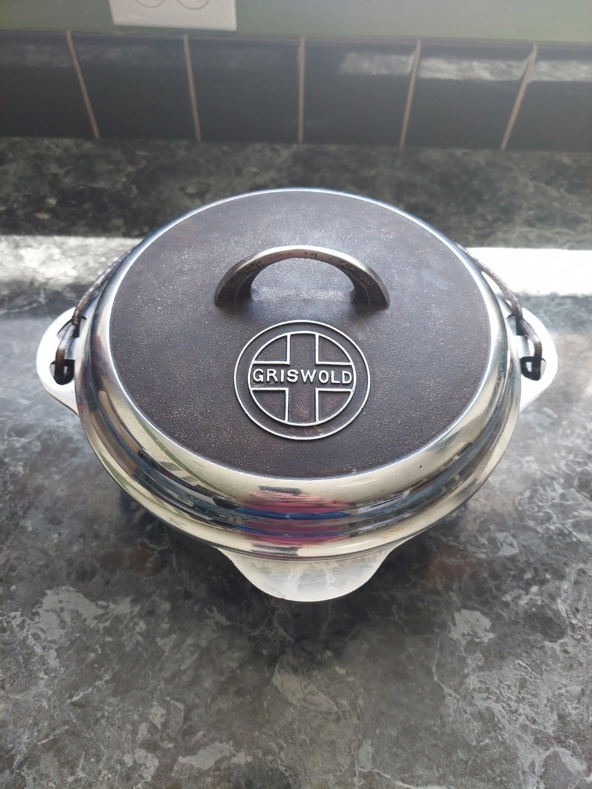 Antique Griswold Large Logo Cast Iron Dutch Oven Size 8