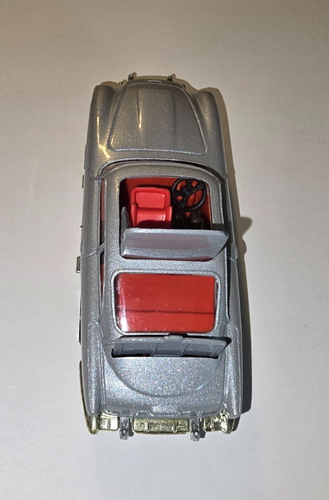 ASTON MARTIN DB5 RHD BETULLA ARGENTO JAMES BOND 007 "GOLDFINGER" DI CORGI RT26101S - Foto 4 di 7