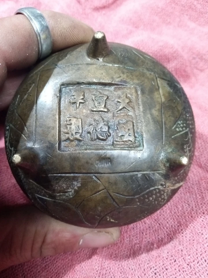 ANTIGUO TRÍPODE INCENSARIO DE BRONCE SALPICADURAS DE ORO CHINO SIGLO 18/XIX QING Foto 4 de 4