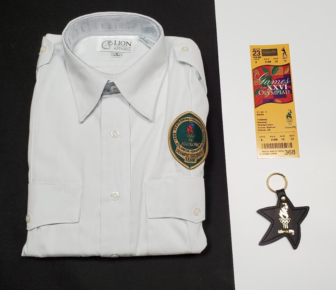 ALTRA Camicia Olimpiadi Vintage Grande Bottone Sicurezza Atlanta 1996 e altri cimeli