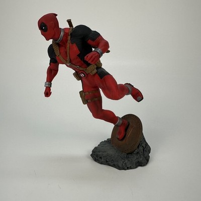Marvel Deadpool Action Figure Statue Dynamic Pose Coin Base Collectible