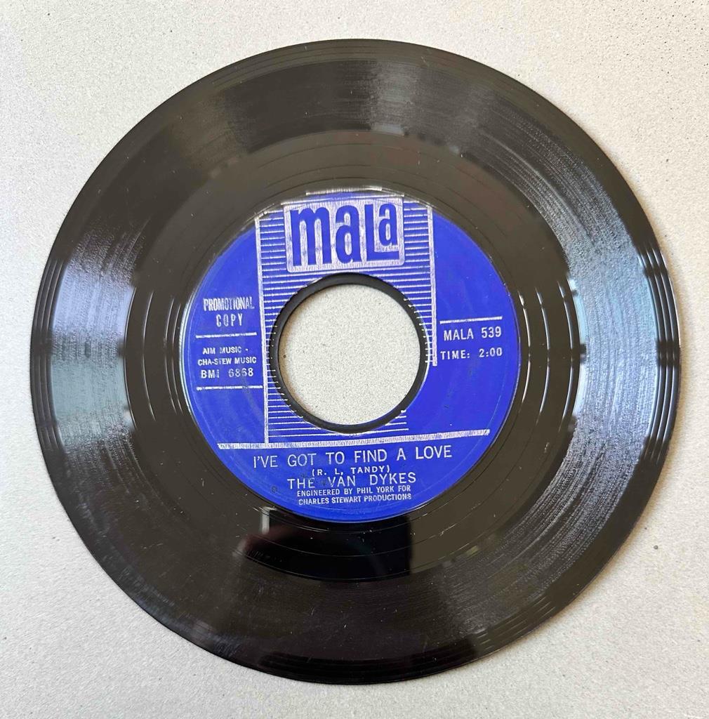 Soul 45 The Van Dykes - Never Let Me Go / I've Got To Find A Love * Mala