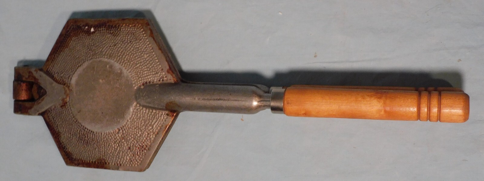 Vitantonio Mfg. Co. Cleveland Ohio No. 3 Pizzelle Waffle Iron Maker, 1 of 2