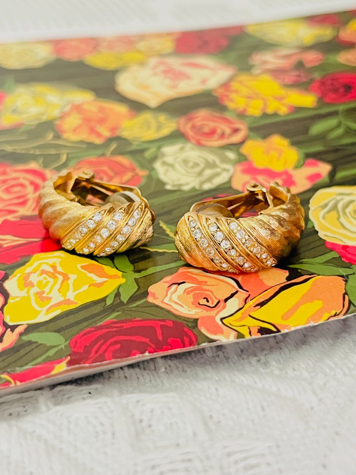 Orecchini Christian Dior vintage anni 80 trio fila cristalli raso demi cupola cerchio