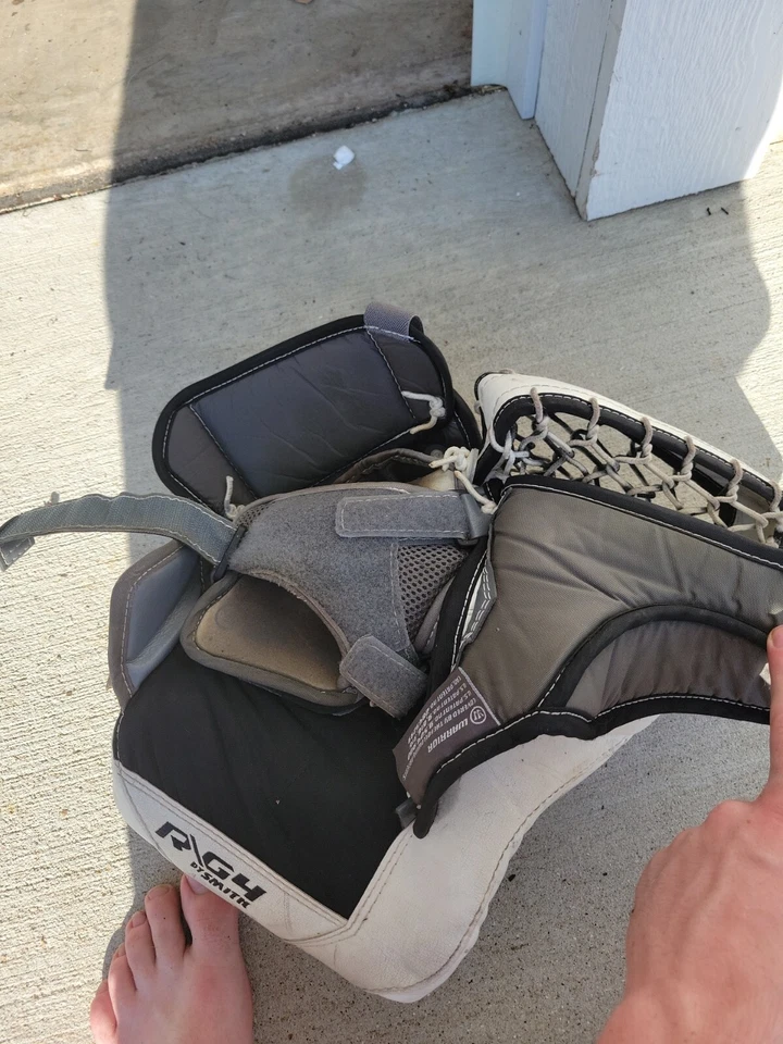 Warrior G4 Goalie Glove - Image 3 of 3