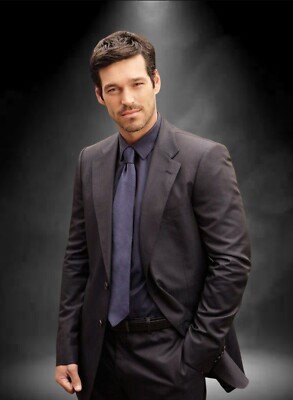 Eddie Cibrian Black and White or Color Photo v003 4