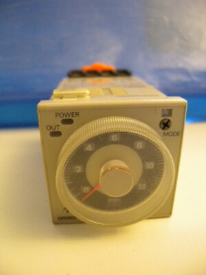 OMRON H3CR-A8EL Zeitrelais / Zeitschaltuhr / Timer