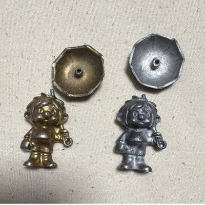 2 Metallfiguren Pumukel mit Schirm wie Überraschungsei